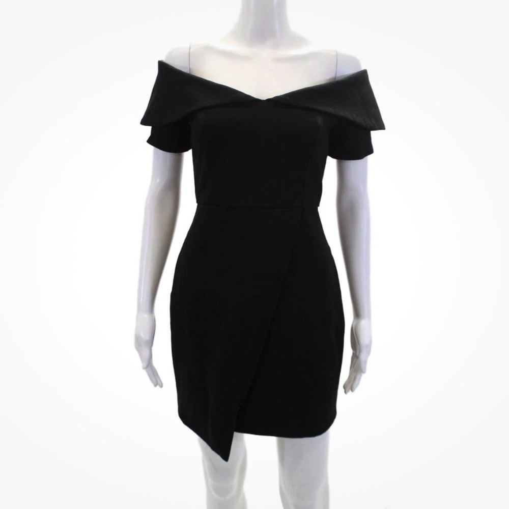 Elliatt Womens Black Textured V-neck Short Sleeve Pleated Straight DressSize S